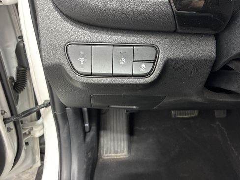 Used 2024 Kia Seltos S AWD/4WD image 16