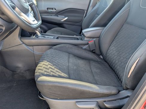 Used 2022 Nissan Kicks SV image 7