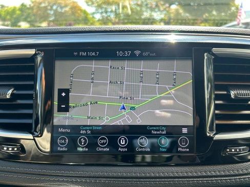 Used 2018 Chrysler Pacifica Limited w/ Advanced Safetytec Group FWD image 18