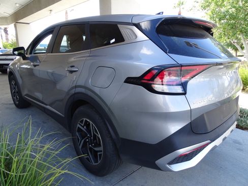 Used 2023 Kia Sportage LX FWD image 6
