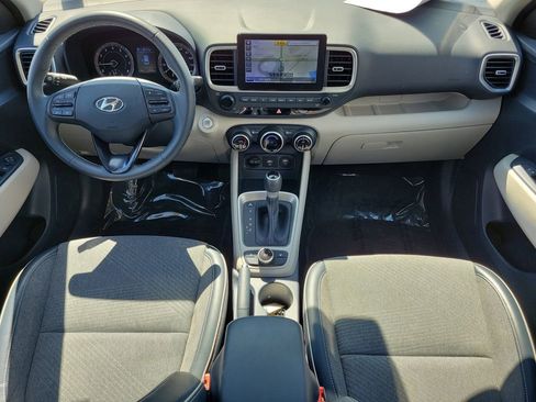 Used 2020 Hyundai Venue FWD image 11