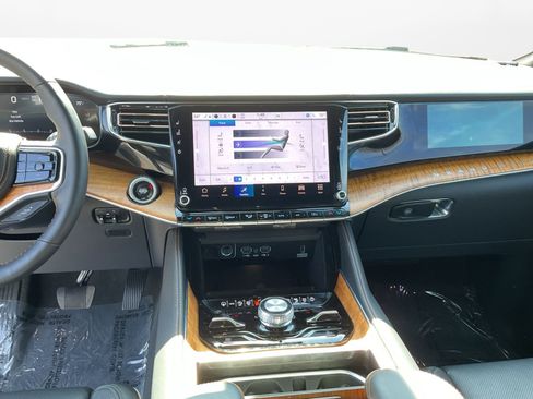 Used 2025 Jeep Grand Wagoneer L Series III image 11