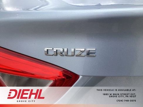 Used 2017 Chevrolet Cruze LT w/ Convenience Package image 10