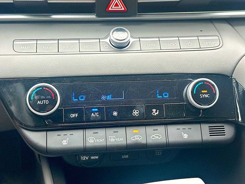 Used 2024 Hyundai Elantra SEL w/ Convenience Package image 16