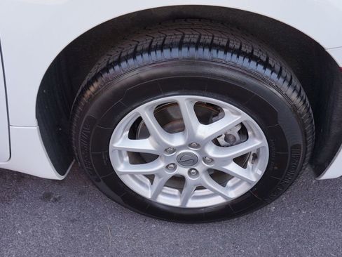 Used 2021 Chrysler Voyager Lxi image 14