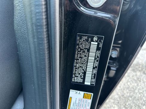 Used 2025 Toyota Prius LE image 28