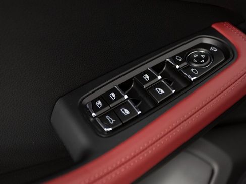 New 2026 Porsche Macan image 14