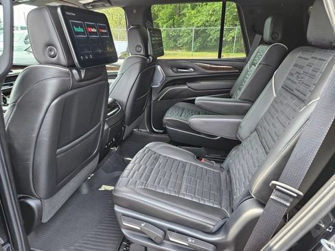 Used 2023 Cadillac Escalade Premium Luxury Platinum AWD/4WD image 10