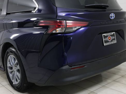 Used 2022 Toyota Sienna XLE image 44