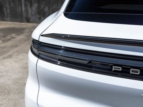 New 2026 Porsche Cayenne S image 18