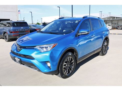 Used 2018 Toyota RAV4 Limited image 3