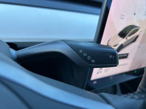 Used 2022 Tesla Model Y Long Range image 20