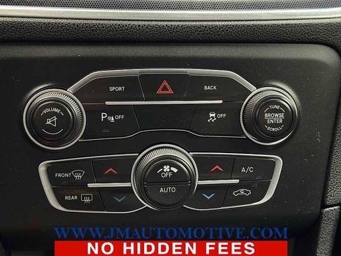 Used 2015 Dodge Charger SXT w/ AWD Plus Group image 25