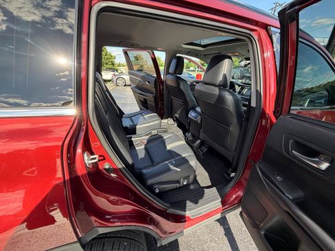 Used 2018 Toyota Highlander SE AWD/4WD image 37