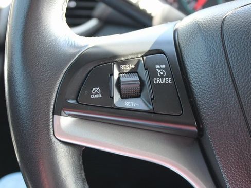 Used 2022 Chevrolet Trax LT w/ LT Convenience Package image 28