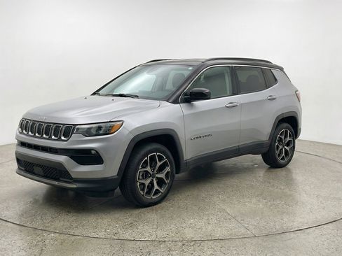 Used 2025 Jeep Compass Limited image 3