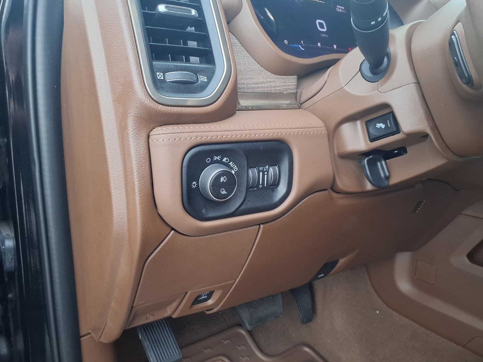 Used 2024 RAM 2500 Limited w/ Towing Technology Group AWD/4WD image 14