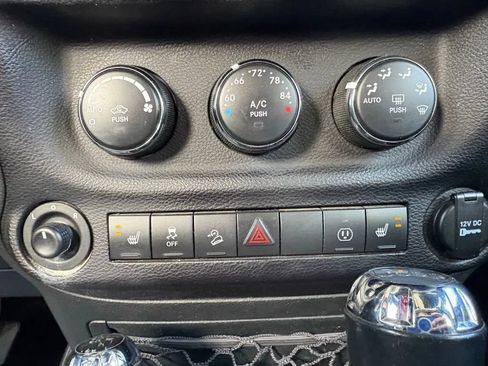 Used 2017 Jeep Wrangler Unlimited Sahara AWD/4WD image 13