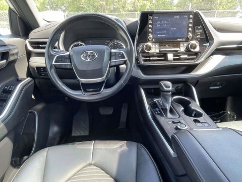 Used 2022 Toyota Highlander XSE AWD/4WD image 15