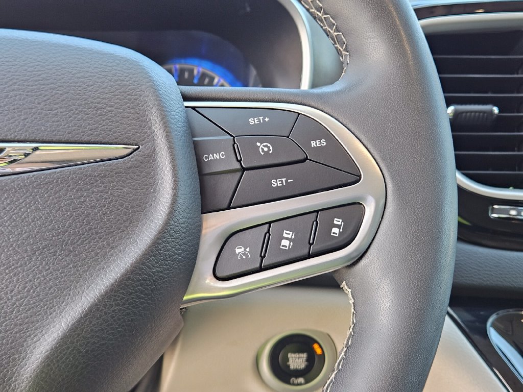 Used 2024 Chrysler Pacifica Touring-L FWD image 30