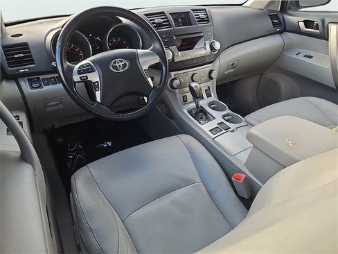 Used 2012 Toyota Highlander SE image 10