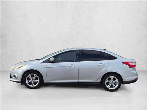 Used 2013 Ford Focus SE FWD image 2