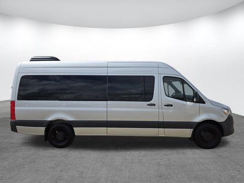 Used 2024 Mercedes-Benz Sprinter 2500 image 3