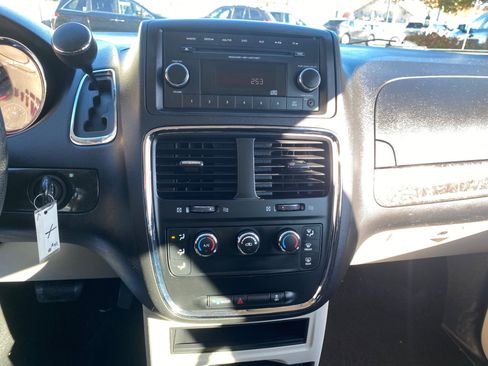 Used 2014 Dodge Grand Caravan American Value Package image 16