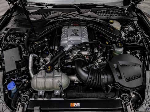 Used 2021 Ford Mustang Shelby GT500 w/ Carbon Fiber Track Pack image 3