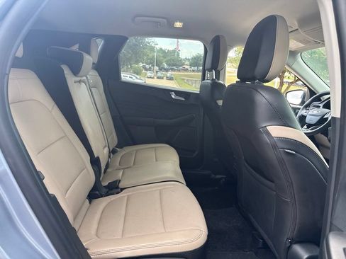 Used 2022 Ford Escape SEL w/ Technology Package FWD image 10