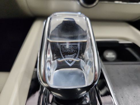 Used 2022 Volvo XC60 B5 Inscription w/ Climate Package image 25