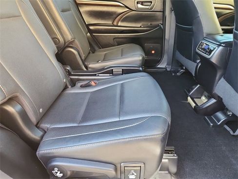 Used 2016 Toyota Highlander Limited image 27