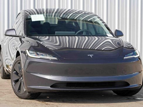 Used 2025 Tesla Model 3 Long Range image 4