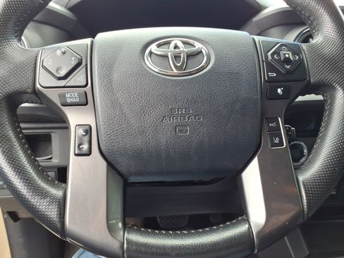 Used 2018 Toyota Tacoma TRD Off-Road w/ Technology Package AWD/4WD image 11