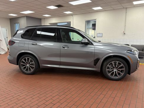 Used 2026 BMW X5 xDrive40i w/ M Sport Package AWD/4WD image 8