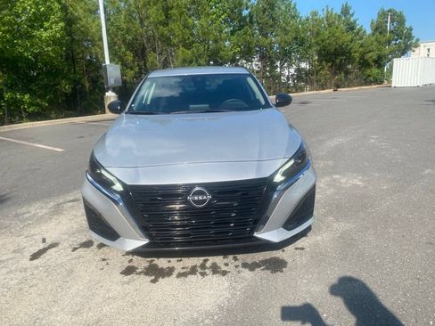 Certified 2025 Nissan Altima 2.5 SV FWD image 10