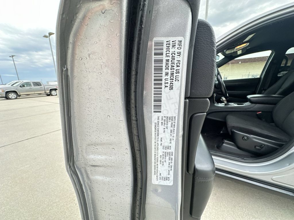 Used 2021 Jeep Grand Cherokee Laredo RWD image 32