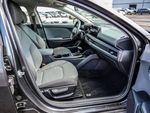 Used 2025 Kia K4 LXS image 13