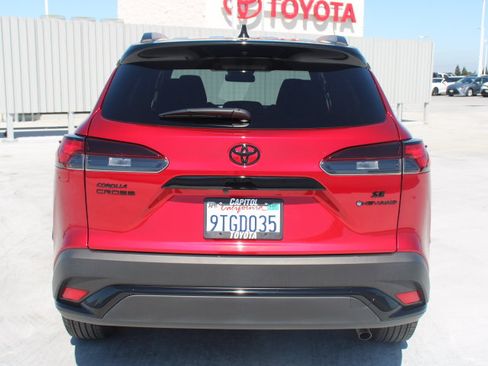 Used 2025 Toyota Corolla Cross AWD Hybrid w/ Moonroof Package image 4