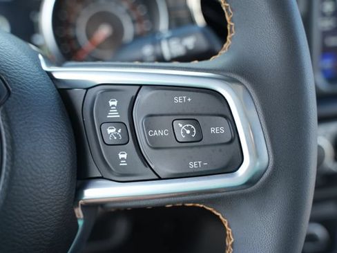 Used 2023 Jeep Gladiator Overland AWD/4WD image 30