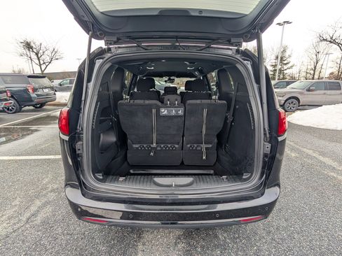 Used 2019 Chrysler Pacifica Touring Plus w/ Advanced Safetytec Group image 12