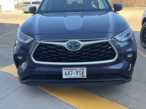Used 2021 Toyota Highlander LE image 18