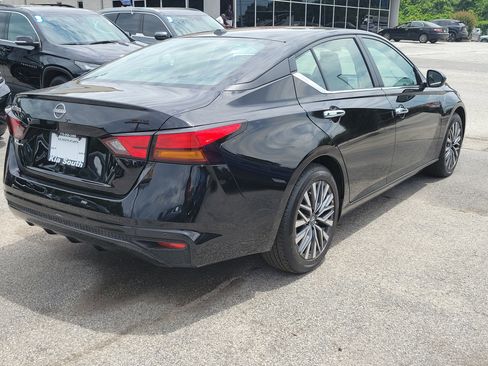 Used 2025 Nissan Altima 2.5 SV FWD image 7