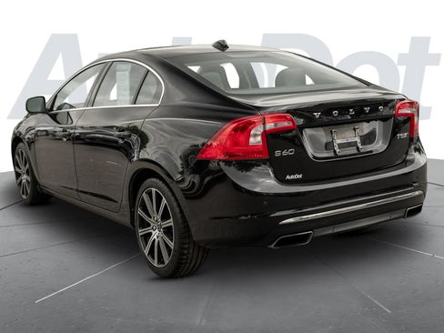 Used 2017 Volvo S60 T5 Inscription Platinum w/ Climate Package AWD/4WD image 2