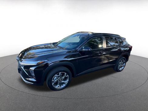 Used 2025 Chevrolet Trax LT w/ LT Convenience Package image 8