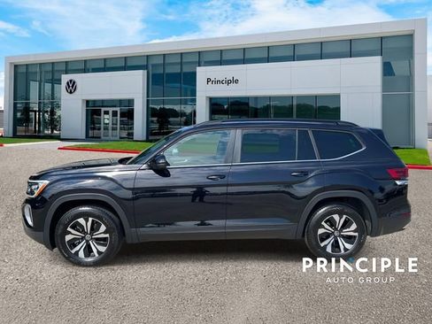 Certified 2025 Volkswagen Atlas SE FWD image 6