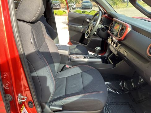 Used 2016 Toyota Tacoma TRD Sport w/ Towing Package image 32