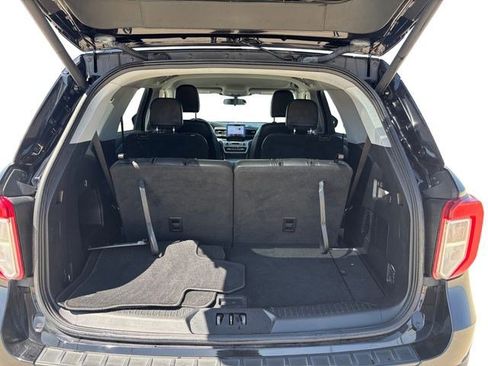 Used 2022 Ford Explorer XLT w/ Equipment Group 202A image 21