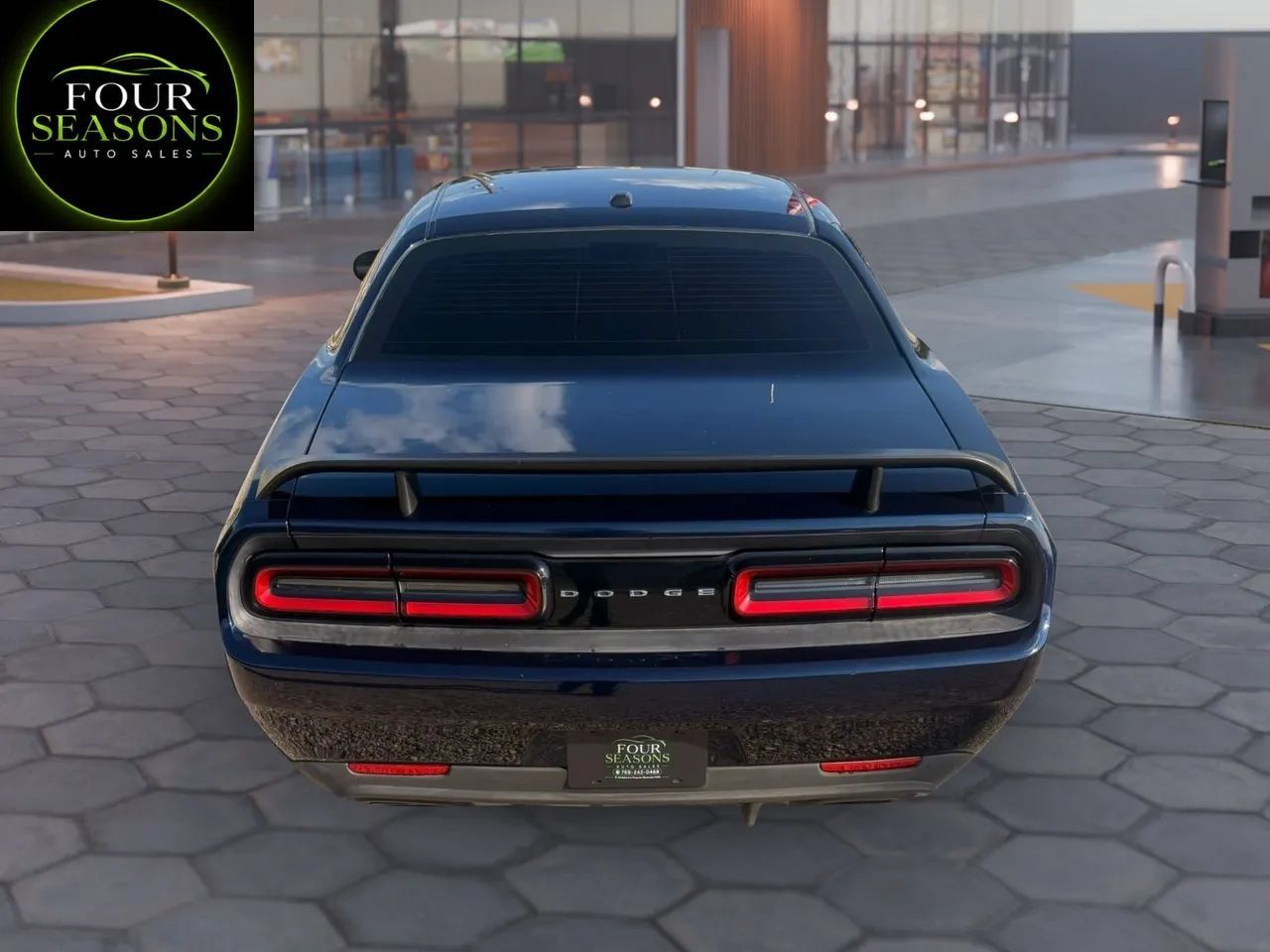 Used 2015 Dodge Challenger SXT RWD image 9