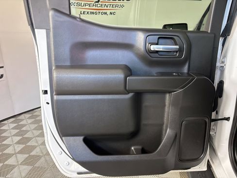 Used 2022 Chevrolet Silverado 1500 Custom image 19